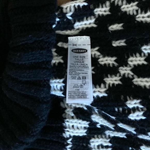 NWOT Old Navy Sweater Beanie. Black Fair Aisle.  Poly/Acrylic. One Size - Picture 9 of 9